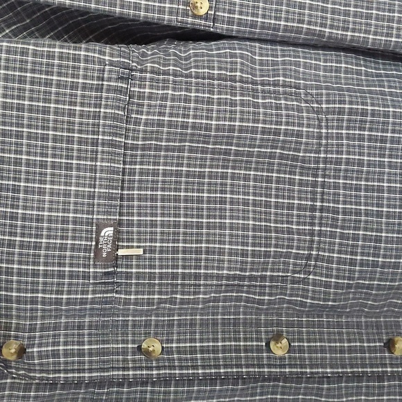 The North Face Hiking/Outdoor Button Down Long Sleeve Shirt - Mens' Large - Picture 4 of 6
